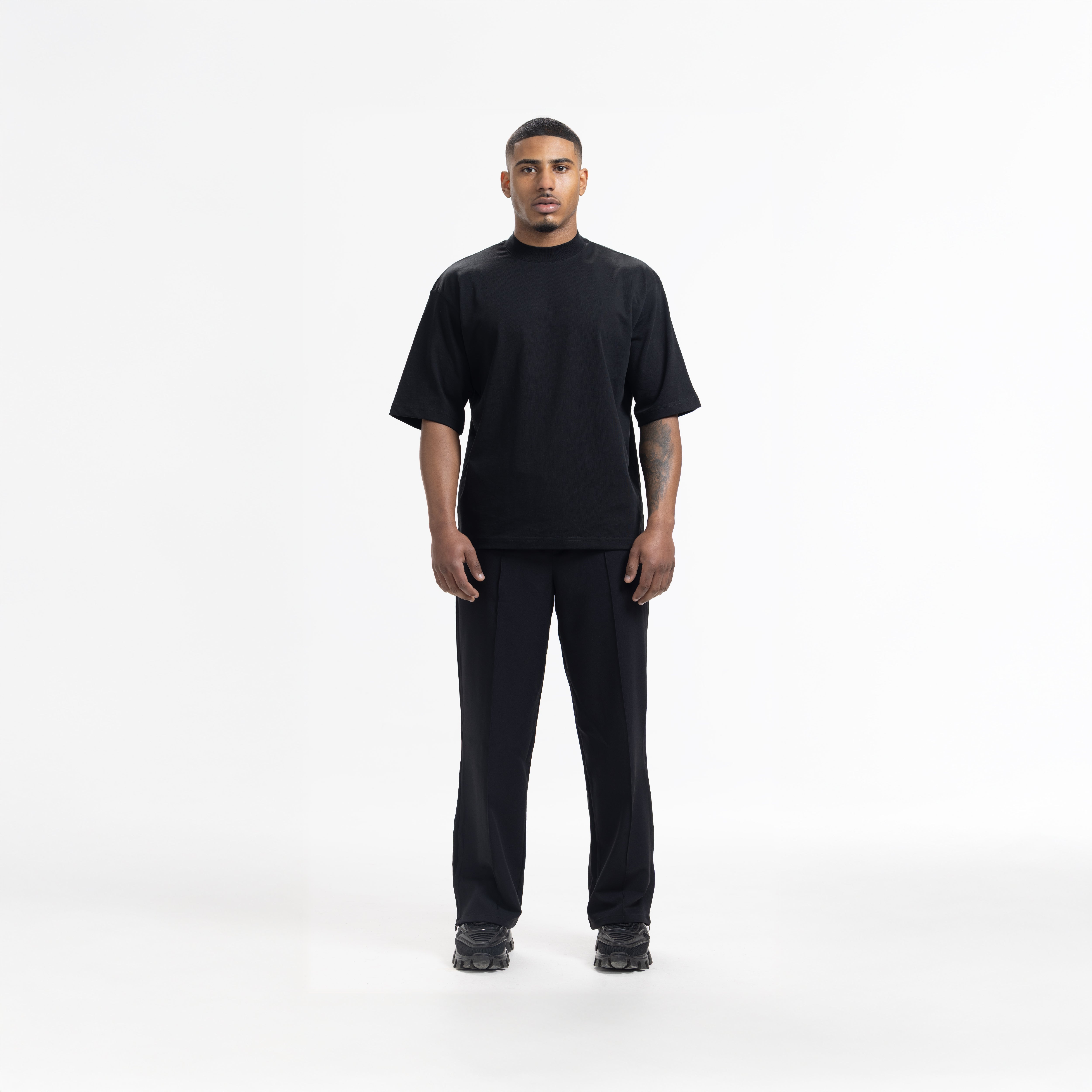 THE ESSENZA T - BLACK